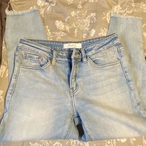 Like new Kancan ankle skinny jeans size 27
